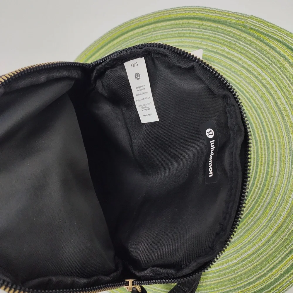 lululemon athletica All Night Festival Bag 2L • Black/Gold • New